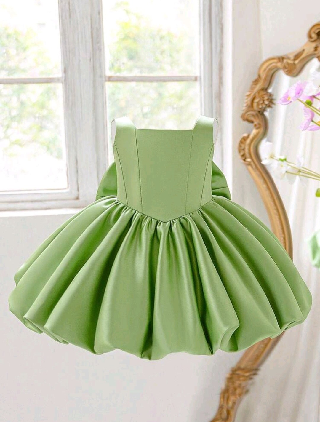 Vestido Verde Satín con Lazo