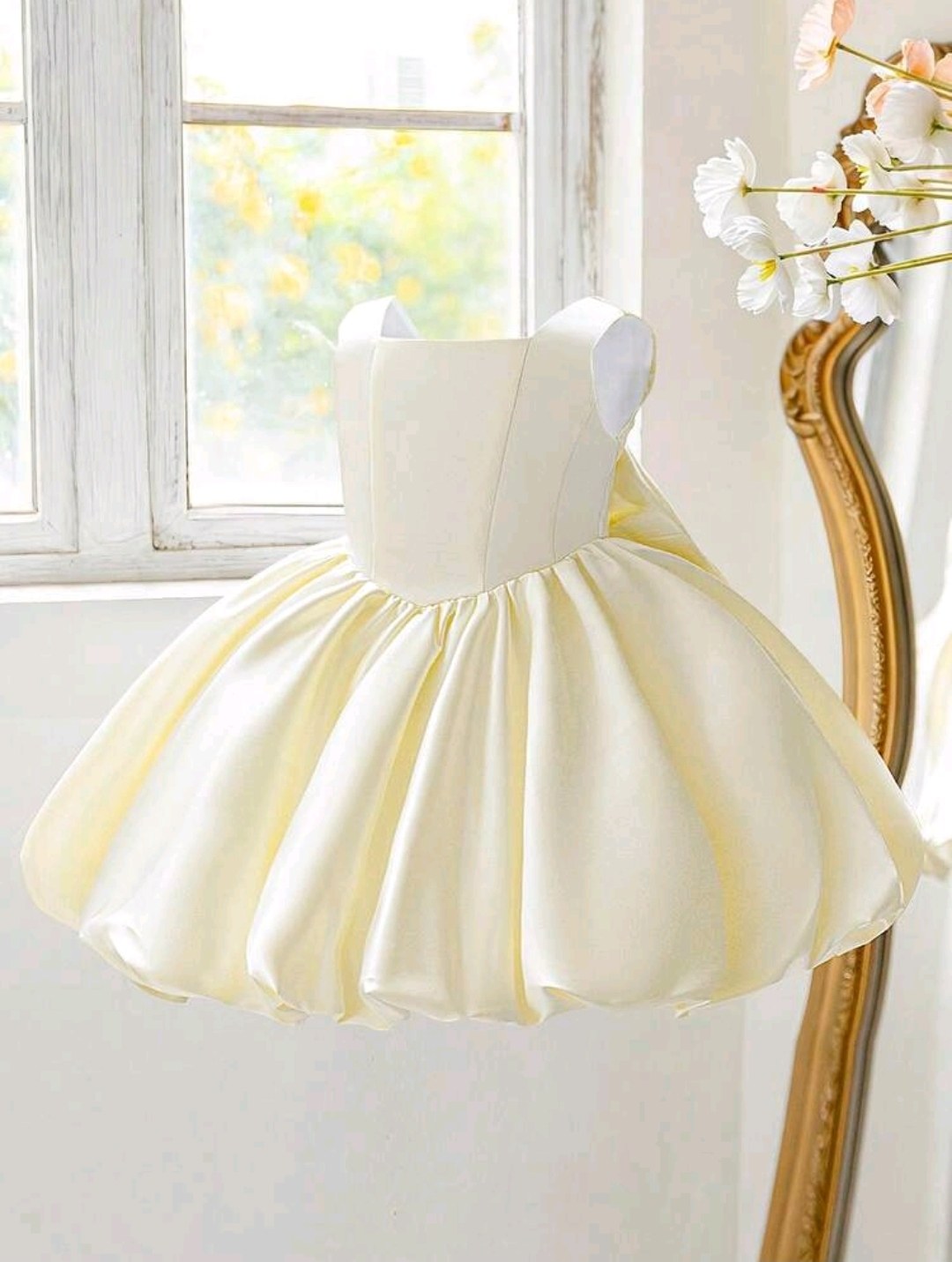 Vestido Marfil con Capas